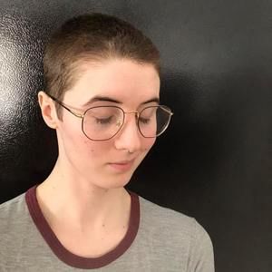 Meet your Posher, Deedee